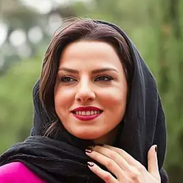 مونا داوودنژاد