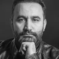نوید محمودی