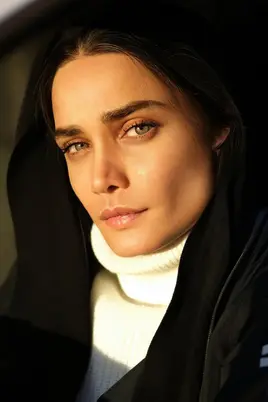 تینا آخوندتبار