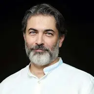 پارسا پیروزفر